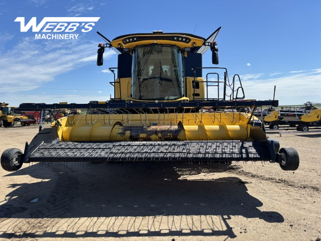 2016 New Holland CR9.90Z Combine