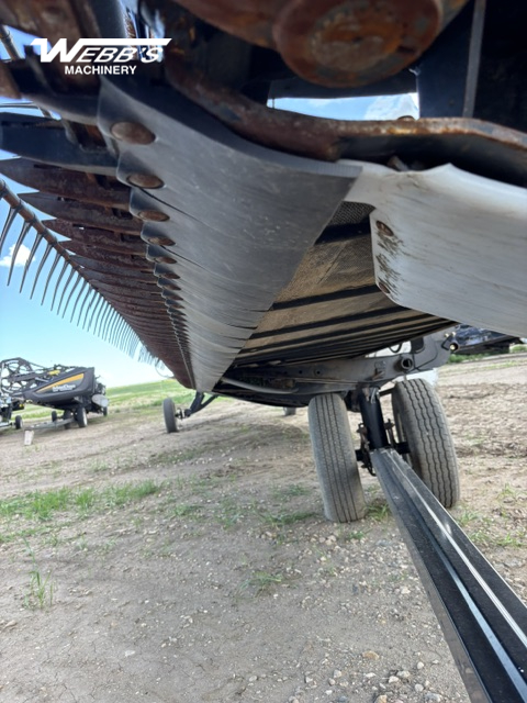 2016 MacDon FD75-40 Header Combine