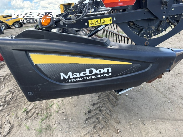 2016 MacDon FD75-40 Header Combine
