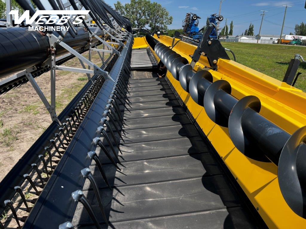 2011 New Holland 94C-36 Header Combine