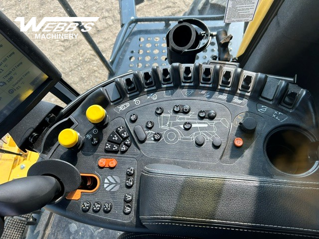 2023 New Holland CR10.90Z Combine