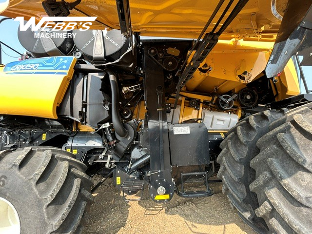 2023 New Holland CR10.90Z Combine