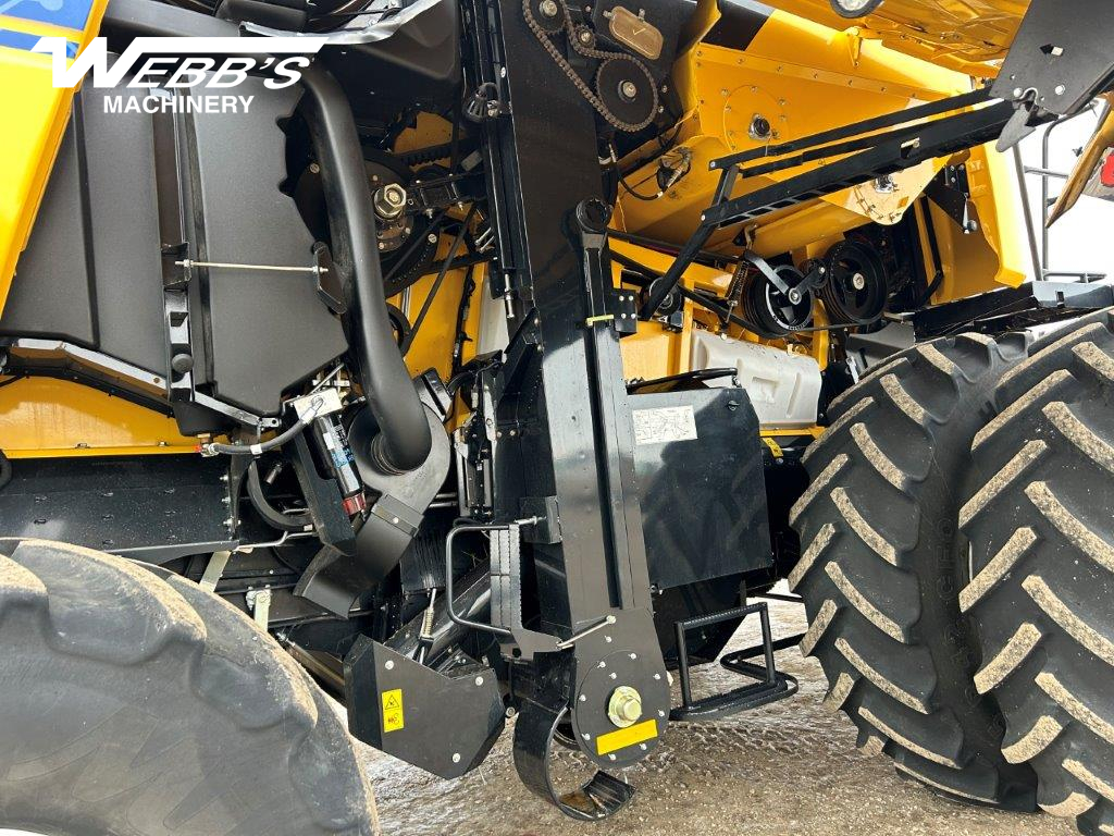 2023 New Holland CR10.90Z Combine