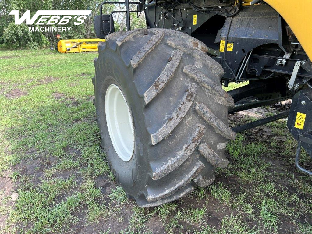 2022 New Holland CR9.90Z Combine