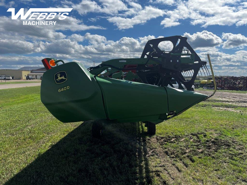 2011 John Deere 640D Header Combine
