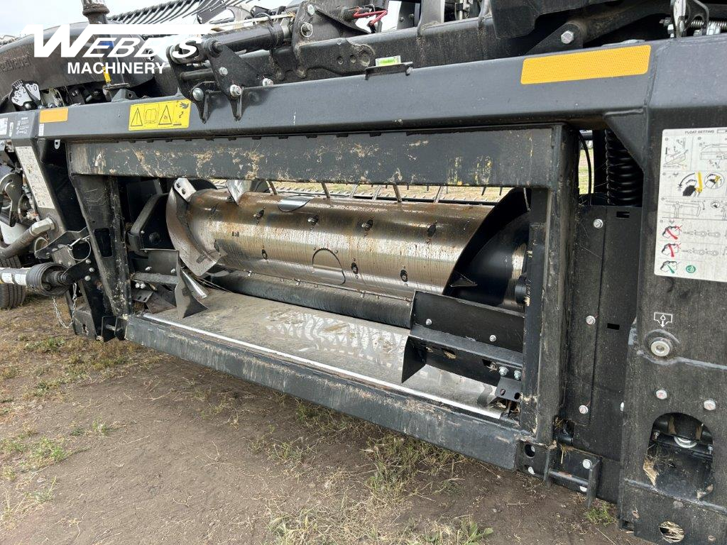 2022 MacDon FD235 Header Combine