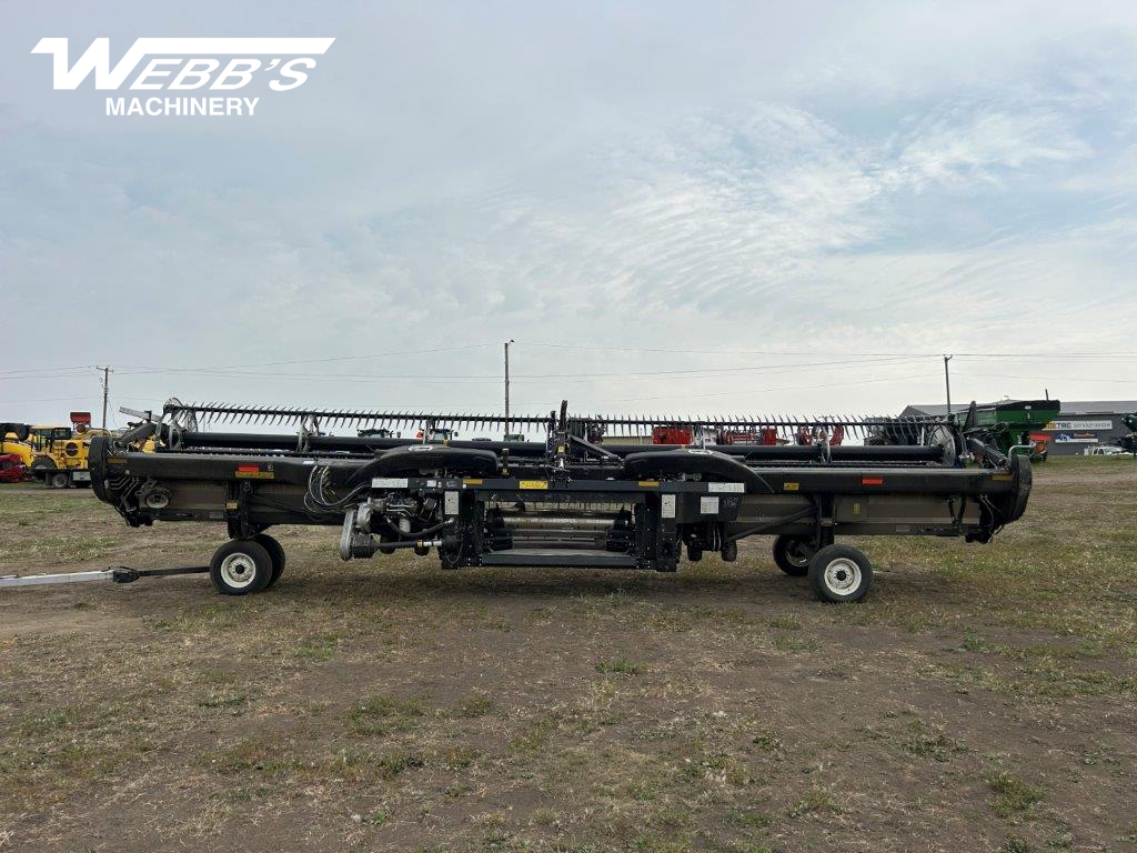 2022 MacDon FD235 Header Combine