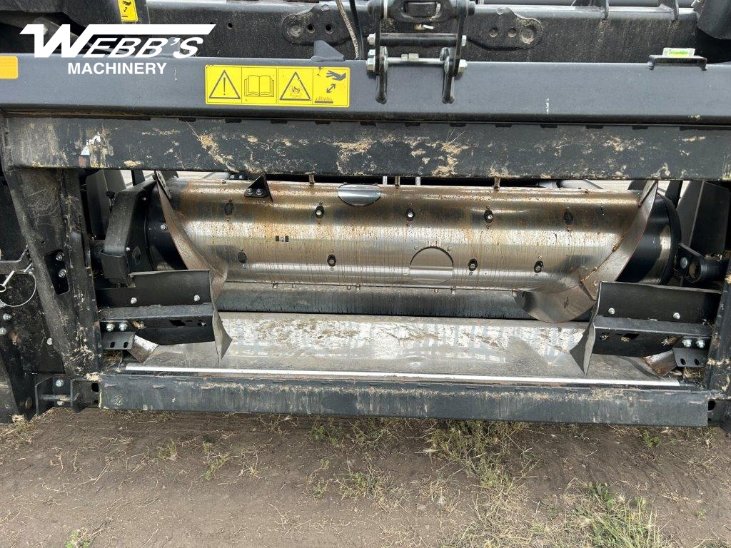 2022 MacDon FD235 Header Combine