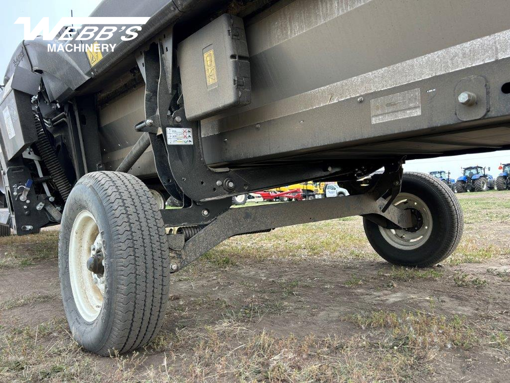 2022 MacDon FD235 Header Combine