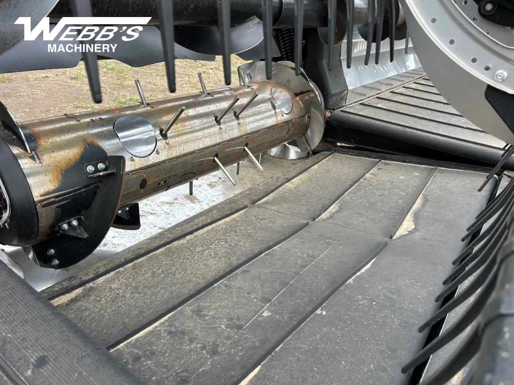 2022 MacDon FD235 Header Combine