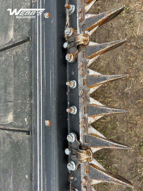 2022 MacDon FD235 Header Combine