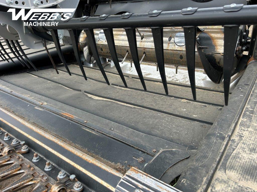 2022 MacDon FD235 Header Combine