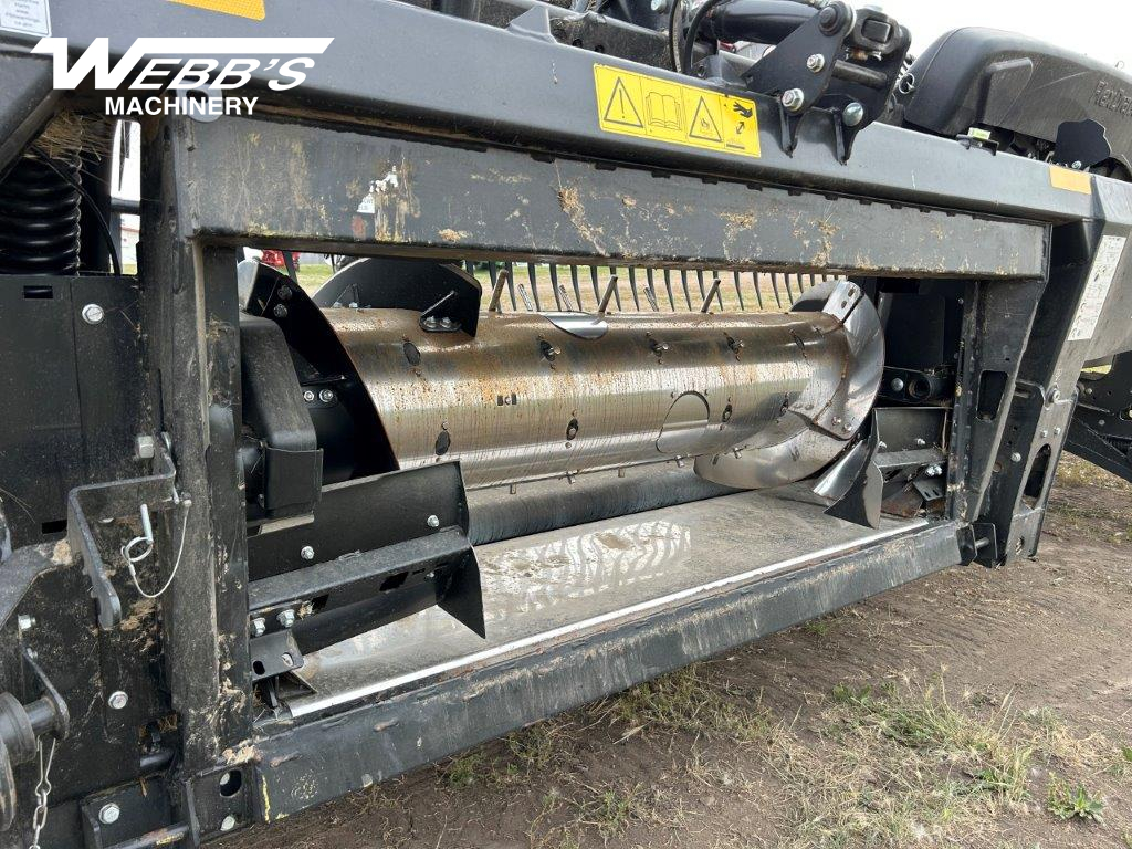 2022 MacDon FD235 Header Combine