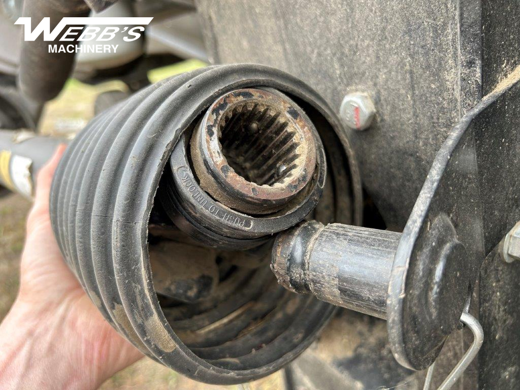 2022 MacDon FD235 Header Combine