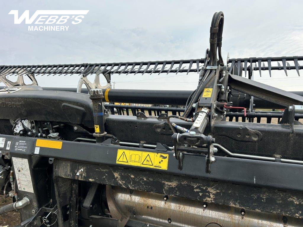 2022 MacDon FD235 Header Combine