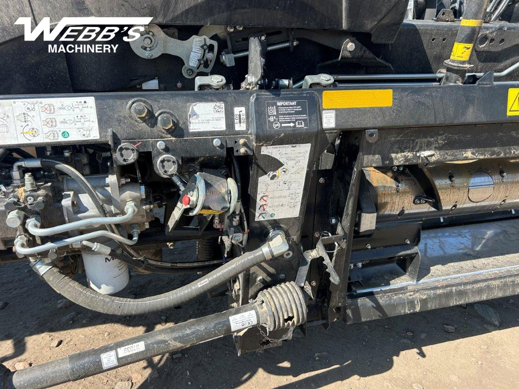 2022 MacDon FD235 Header Combine