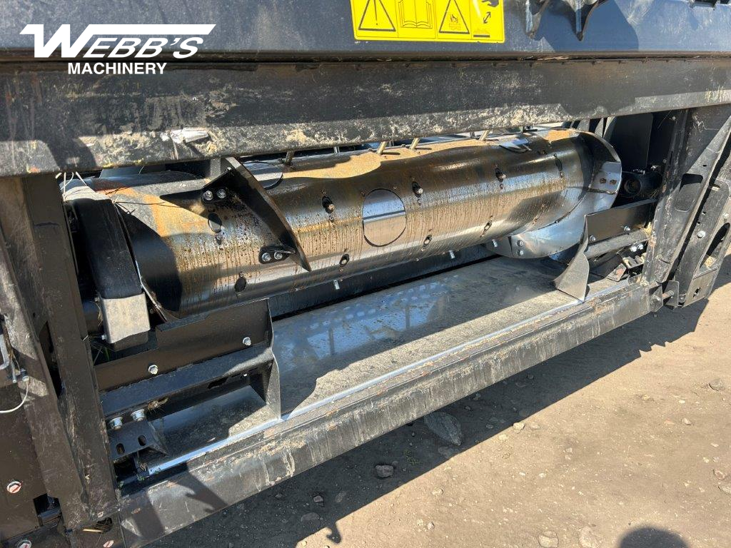 2022 MacDon FD235 Header Combine