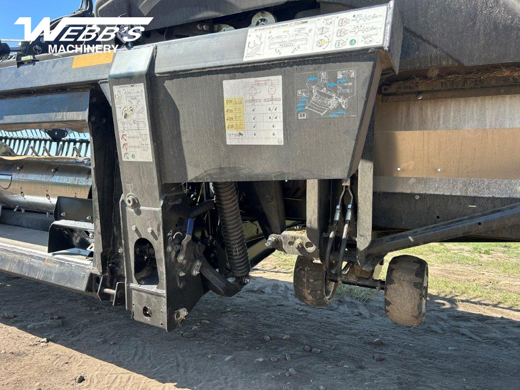 2022 MacDon FD235 Header Combine