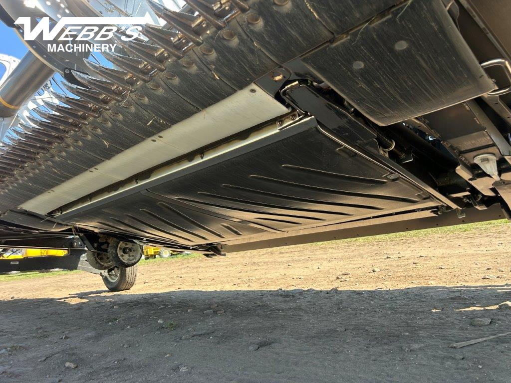 2022 MacDon FD235 Header Combine