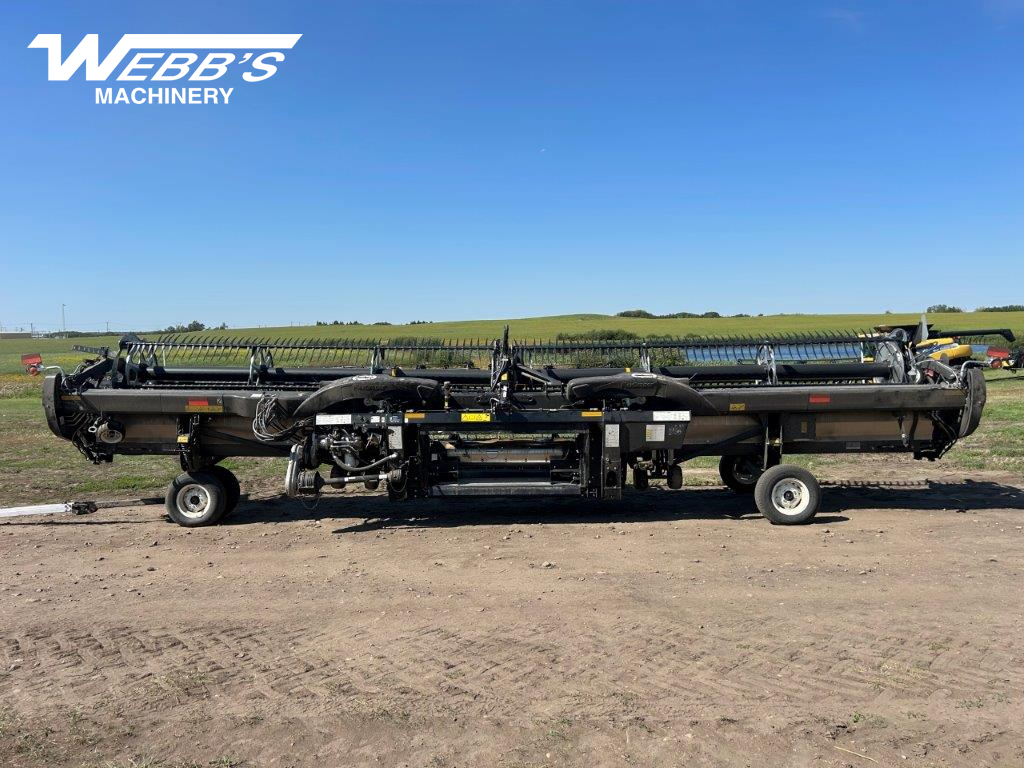 2022 MacDon FD235 Header Combine