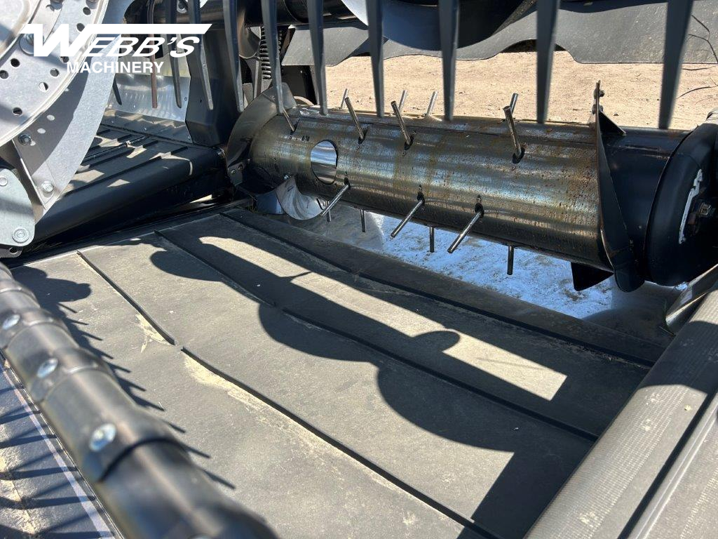 2022 MacDon FD235 Header Combine