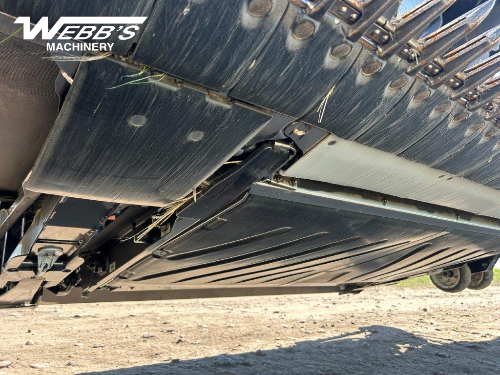 2022 MacDon FD235 Header Combine