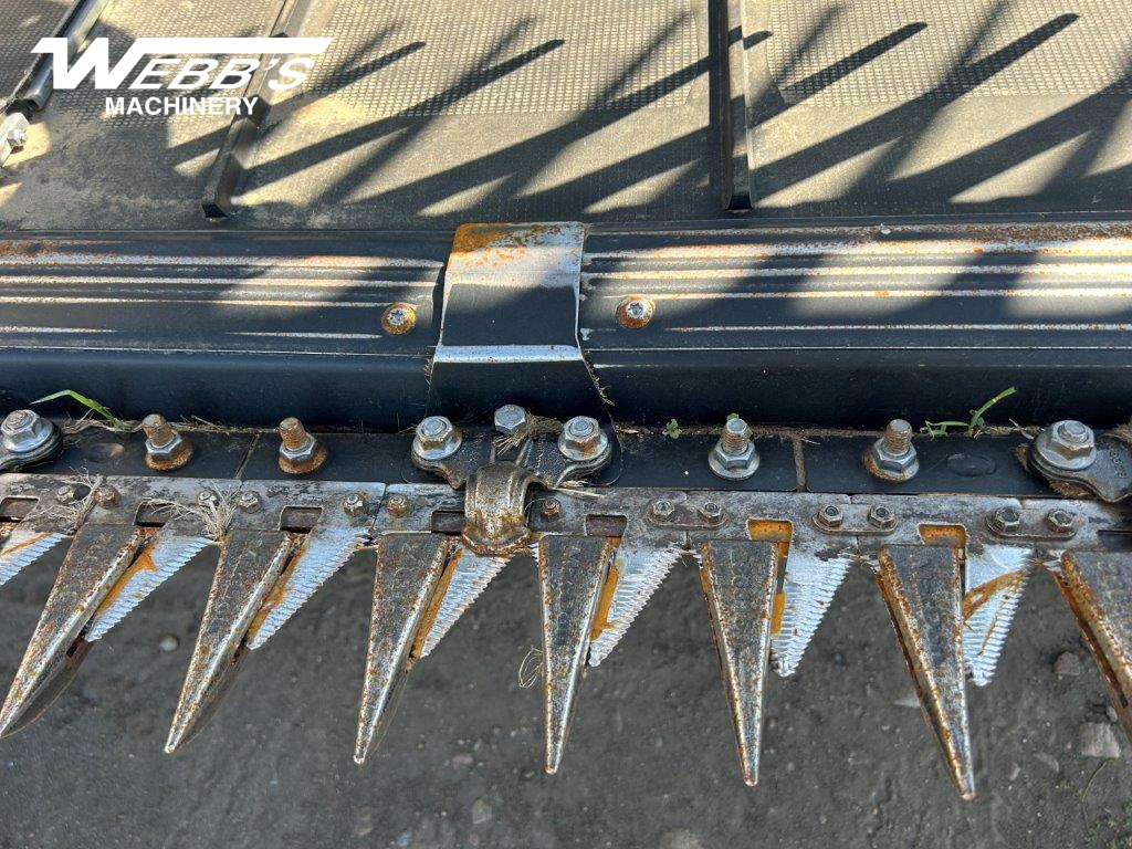 2022 MacDon FD235 Header Combine