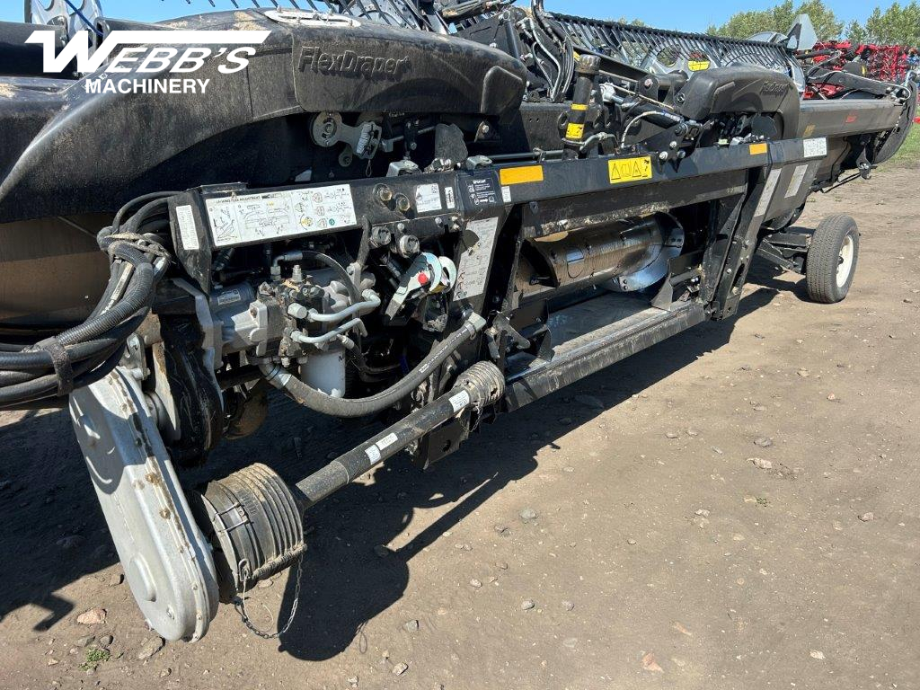 2022 MacDon FD235 Header Combine