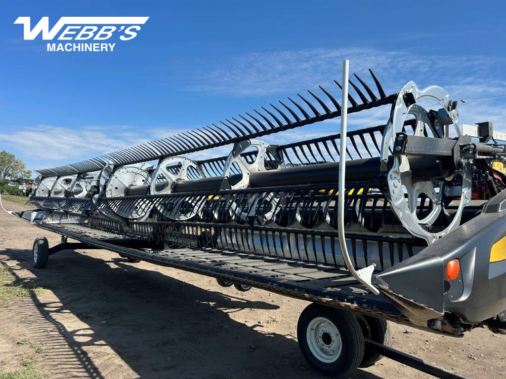 2022 MacDon FD235 Header Combine