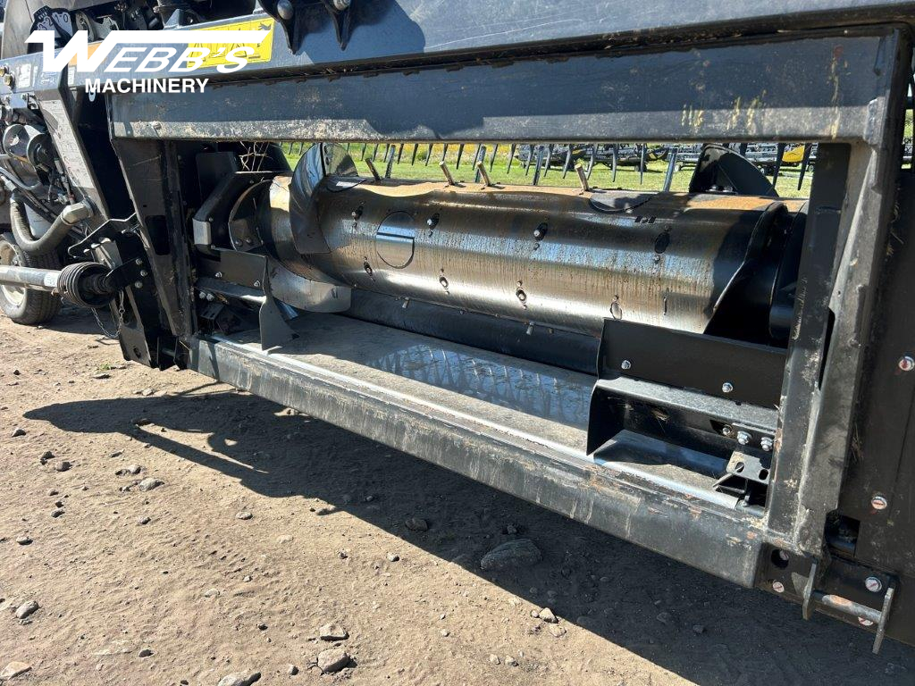 2022 MacDon FD235 Header Combine