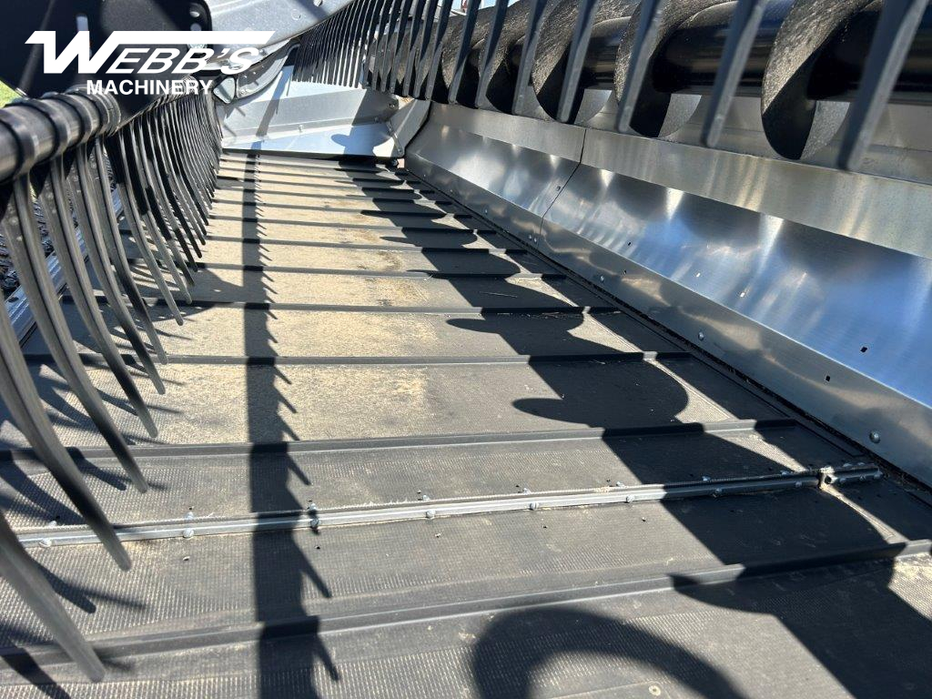 2022 MacDon FD235 Header Combine