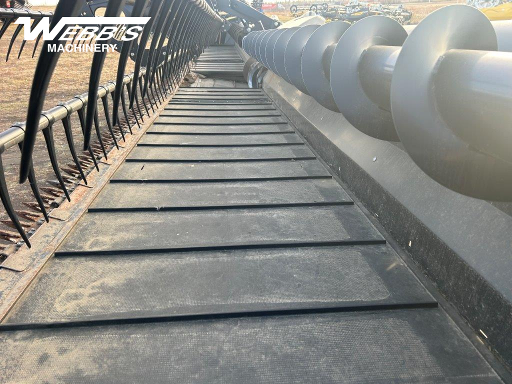 2017 MacDon FD75-40 Header Combine