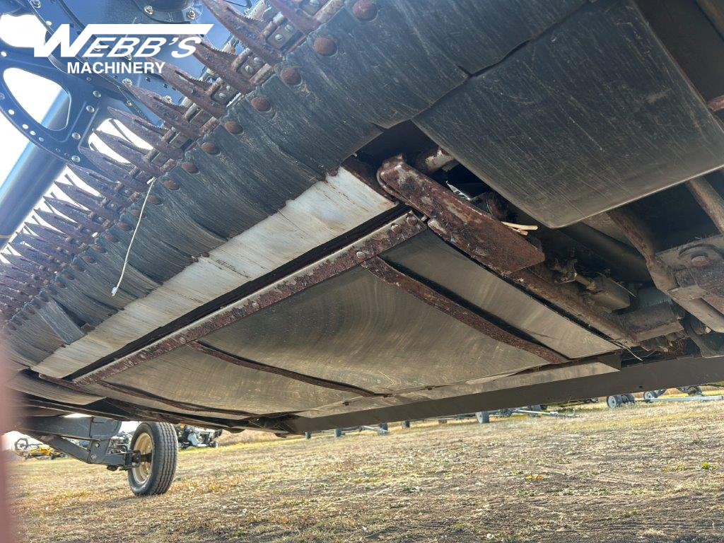 2017 MacDon FD75-40 Header Combine