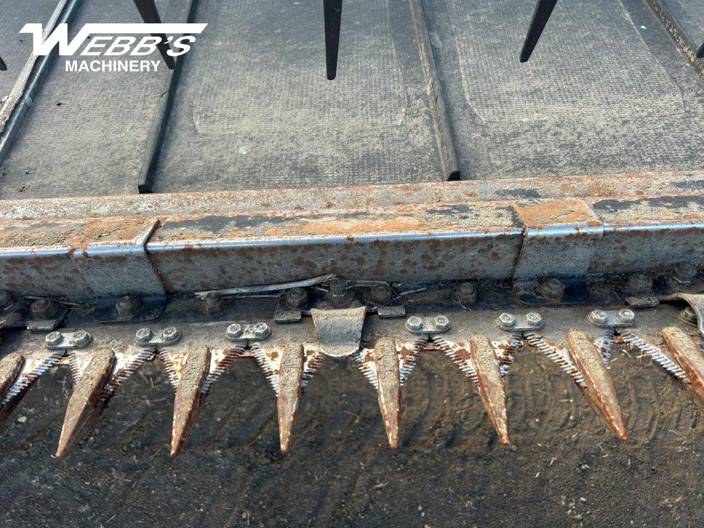 2017 MacDon FD75-40 Header Combine