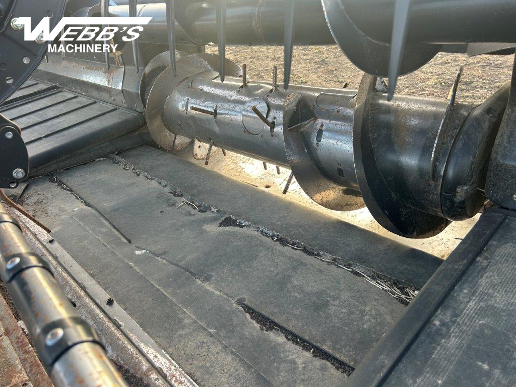 2017 MacDon FD75-40 Header Combine