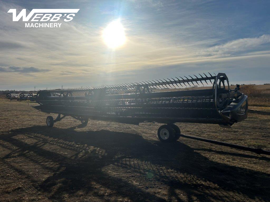 2017 MacDon FD75-40 Header Combine