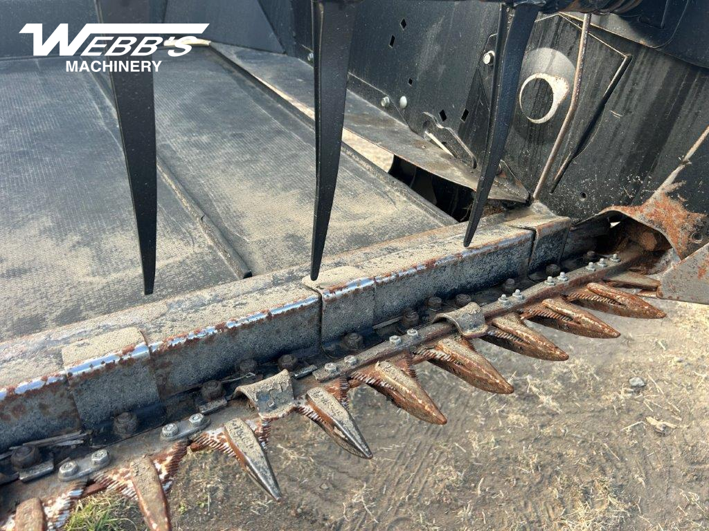 2017 MacDon FD75-40 Header Combine