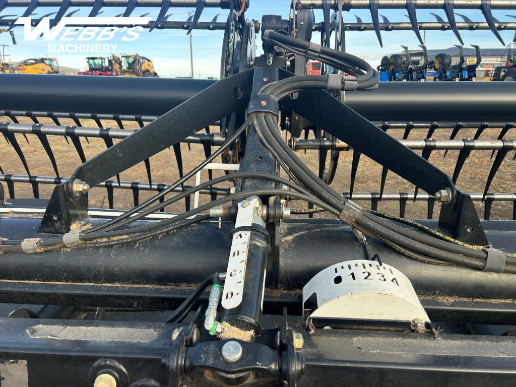 2017 MacDon FD75-40 Header Combine