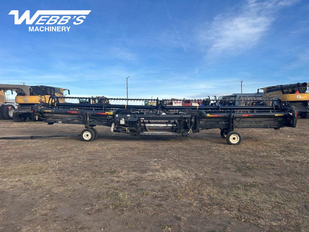 2017 MacDon FD75-40 Header Combine