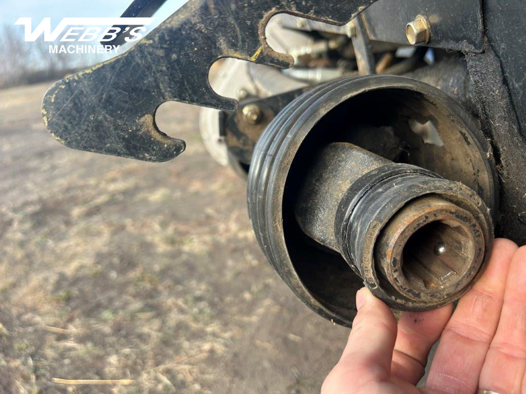 2017 MacDon FD75-40 Header Combine