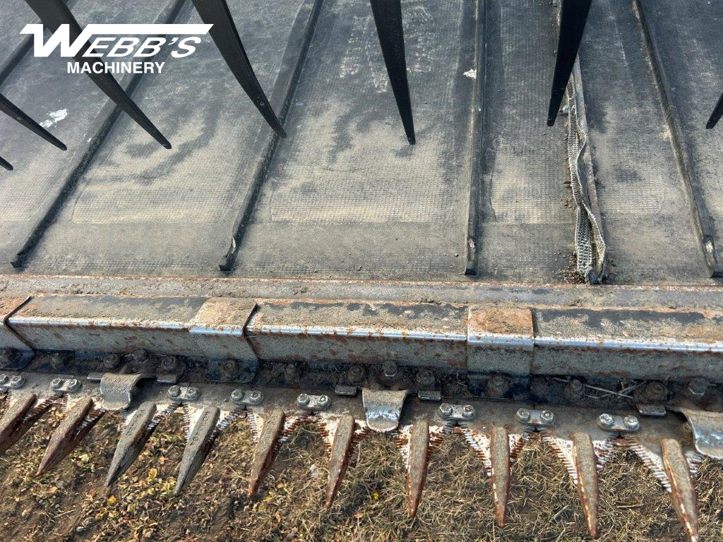 2017 MacDon FD75-40 Header Combine