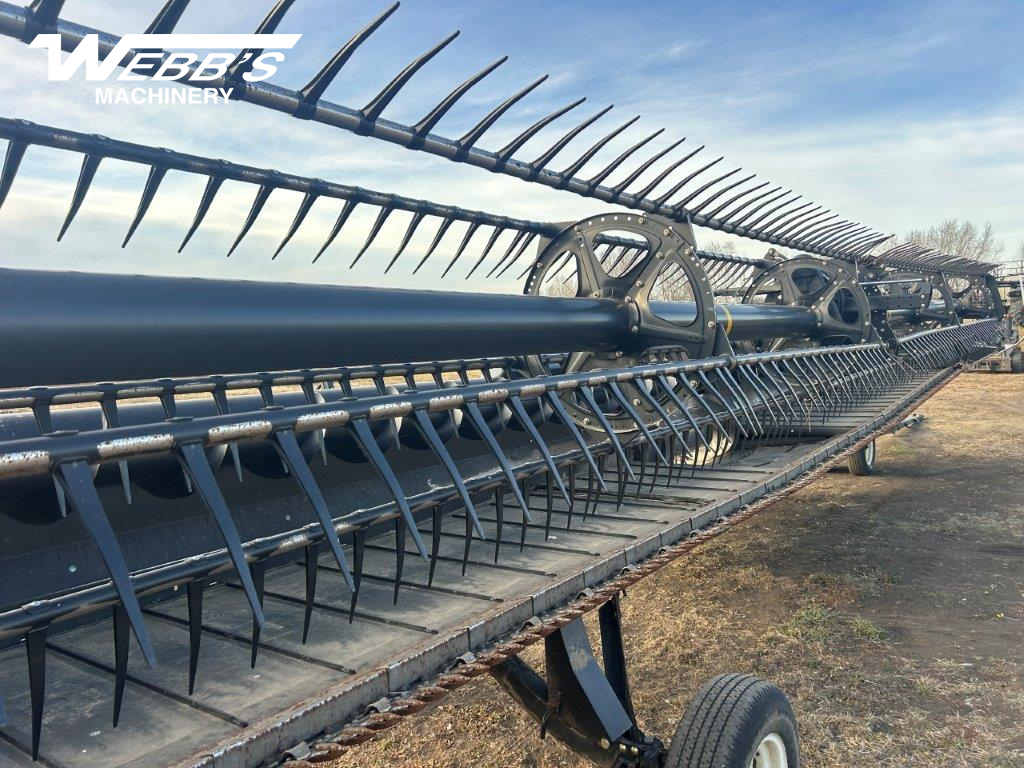 2017 MacDon FD75-40 Header Combine