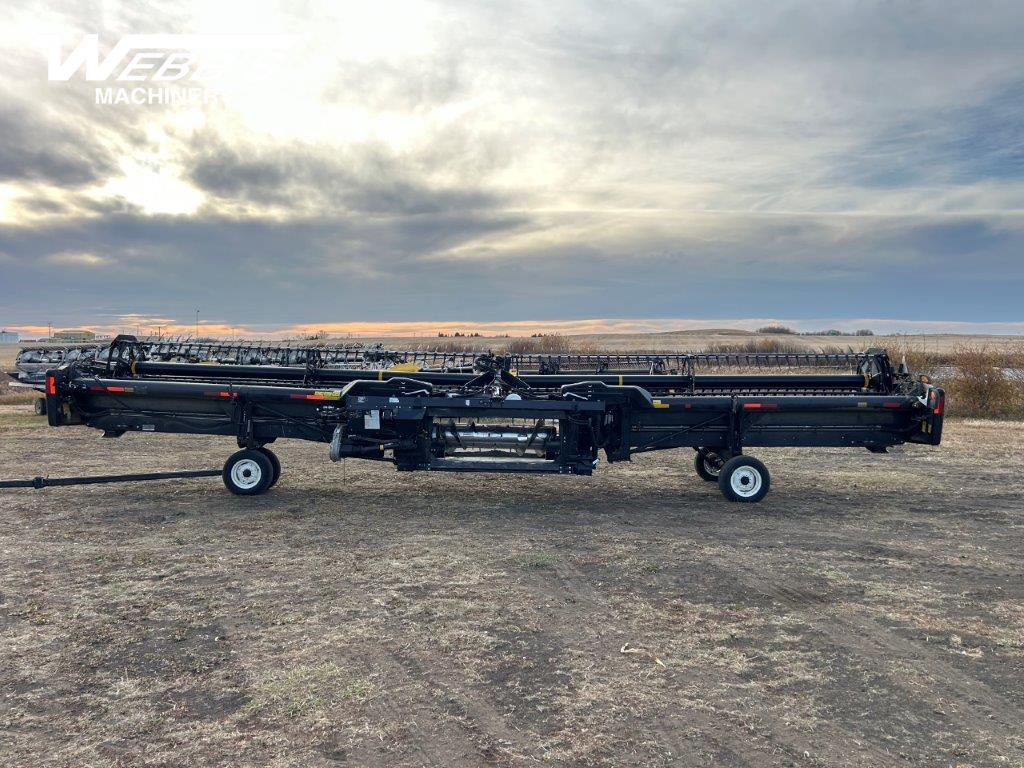 2018 MacDon FD75-40 Header Combine