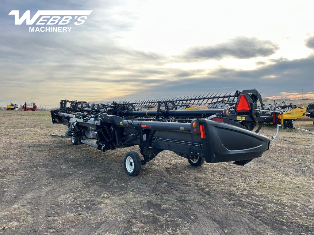 2018 MacDon FD75-40 Header Combine