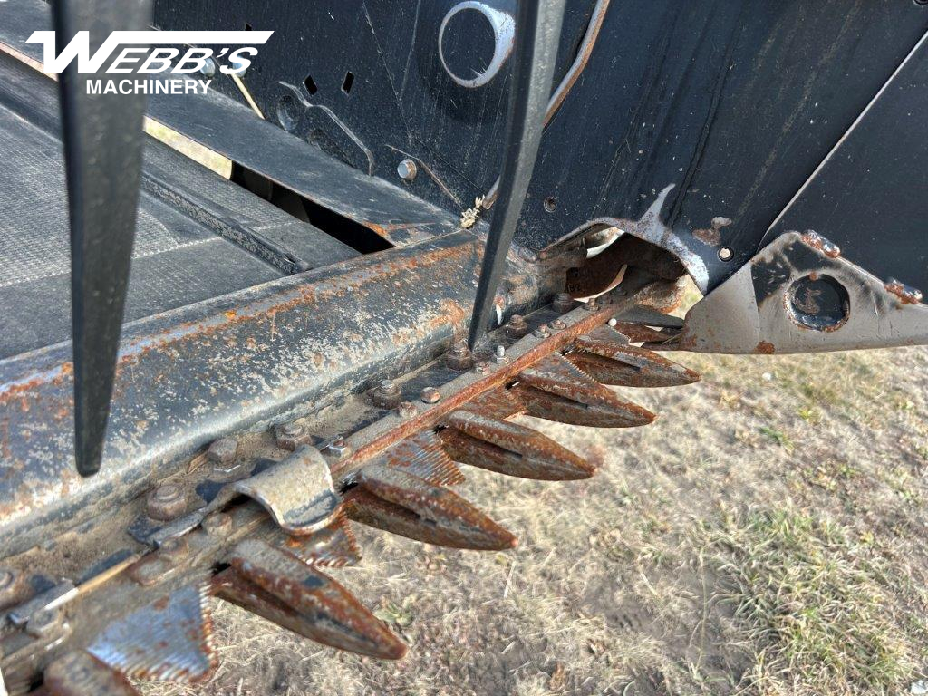 2018 MacDon FD75-40 Header Combine