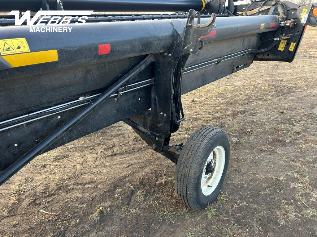 2018 MacDon FD75-40 Header Combine