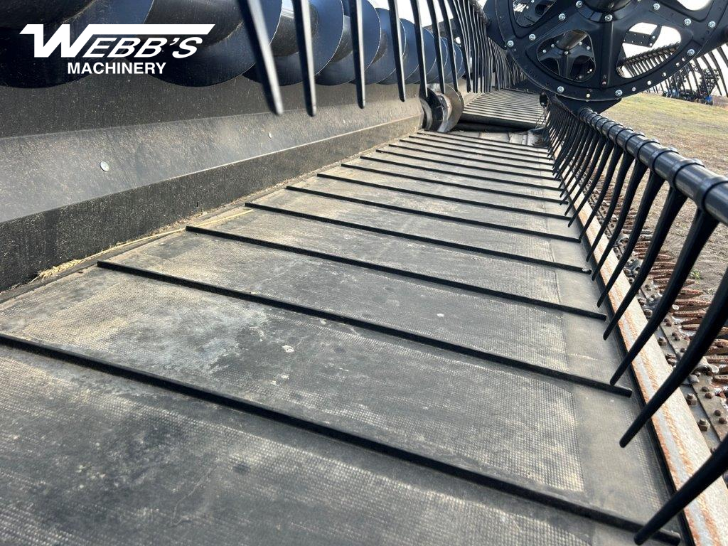 2018 MacDon FD75-40 Header Combine