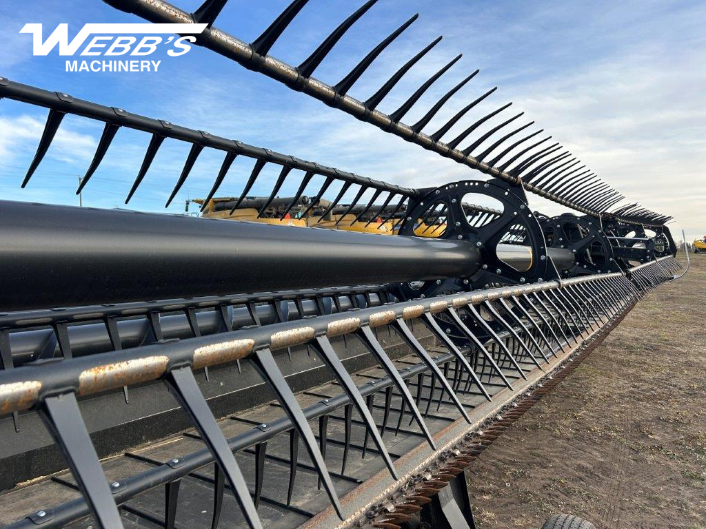 2018 MacDon FD75-40 Header Combine