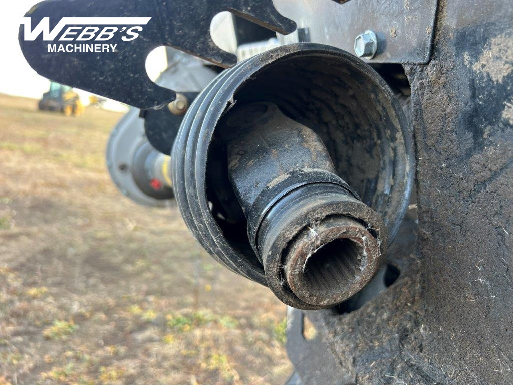 2018 MacDon FD75-40 Header Combine