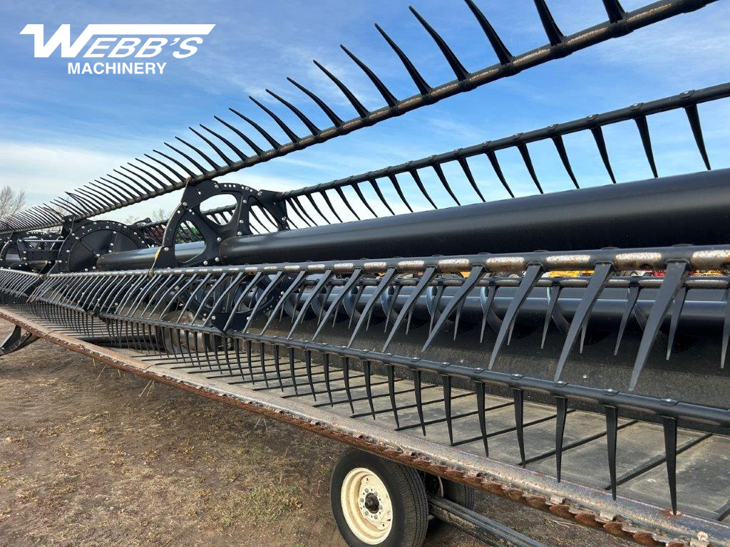 2018 MacDon FD75-40 Header Combine